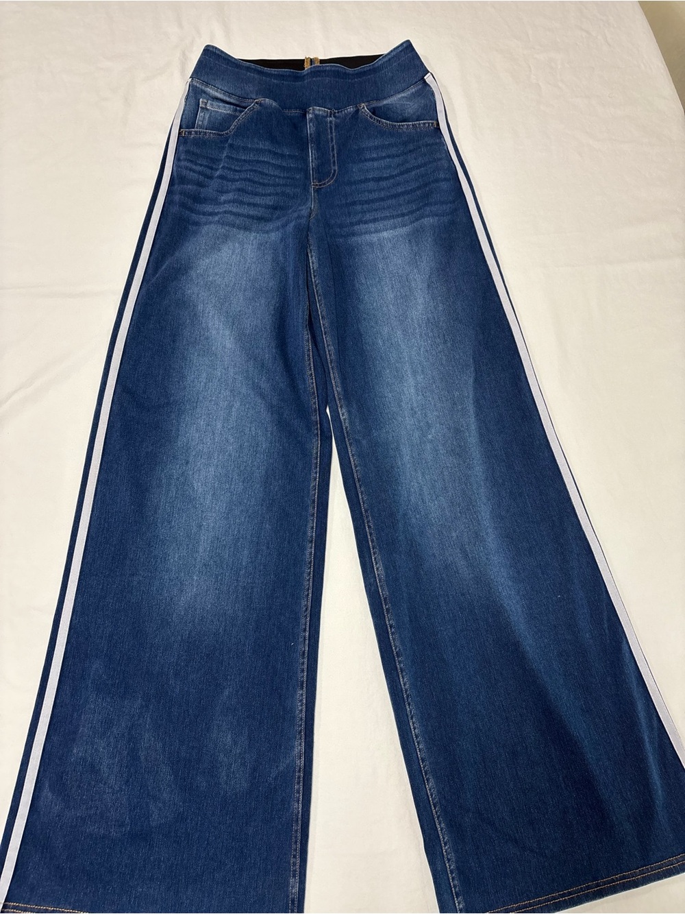 HALARA Dark Blue Wide-Leg Jeans with White Side Stripes